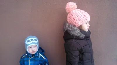 Две Вязаные Детские шапочки крючком Crochet winter children hats - YouTube