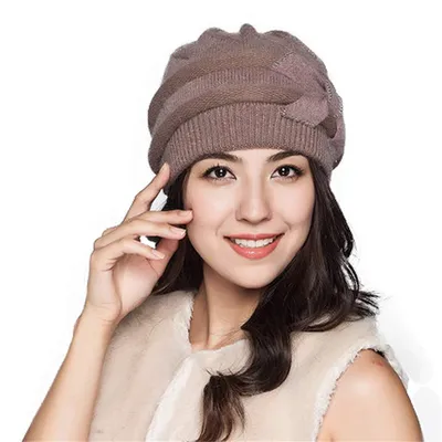 Как выбрать женскую шапку, модную в сезоне-2023/24 | РБК Life