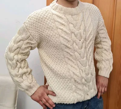 Мужской свитер и шапка с помпоном