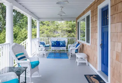 веранда в средиземноморском стиле | Porch design, Front porch design, House  with porch