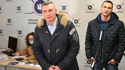 Братья Кличко, оба боксера из Зала славы, обещают сражаться за Украину: «Другого выбора у меня нет»