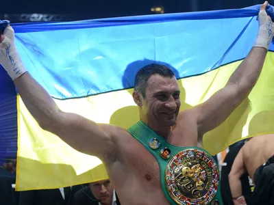 Бокс: Чемпион WBC Виталий Кличко отказывается от титула чемпиона мира и подтверждает, что вряд ли когда-нибудь снова будет боксировать | Независимый | Независимый