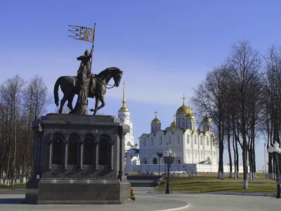Смотровая площадка и памятник князю Владимиру и святителю Федору во  Владимире