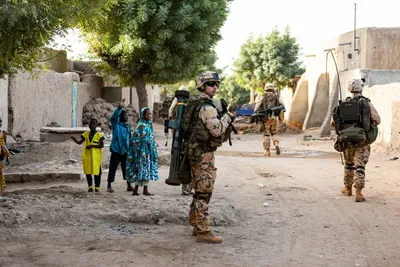 ФОТО | Эстонские военные передали африканским детям подарки - Delfi RUS