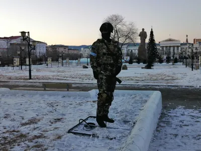 24 ледяные и пластиковые фигуры военных появятся на площади Ленина в Чите -  ChitaMedia