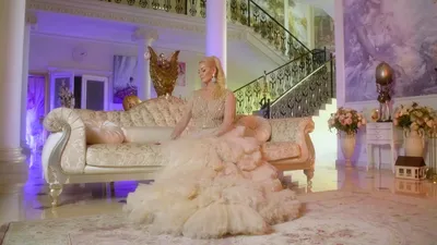 Волочкова заинтриговала подписчиков снимком в свадебном платье — 10 марта  2023