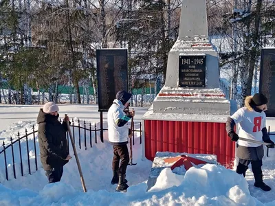 Молодогвардейцы Бижбулякского района очистили территорию вокруг памятников  ВОВ - Новости регионов Мгер