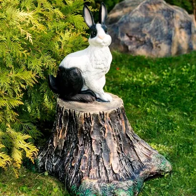 Купить Фигура садовая Заяц на пне чёрно-белый полистоун F07062-WBL недорого  по цене 4 100руб.|Garden-zoo.ru
