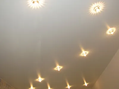 Расположение светильников на подвесном потолке - 72 фото