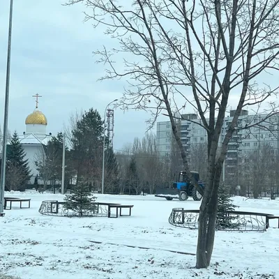 Балаково | То нет снега, то нет мороза. В Балаково готовятся залить каток в  «Центральном» - БезФормата