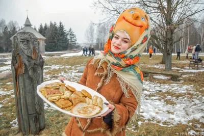 КОМОС ГРУПП - #масленица Завтра последний день масленичной недели.  Традиционно в этот день пекут блины и едят их с творогом. Если творог  сухой, его можно \"смягчить\" сметаной. #творог #блины #МИЛКОМ #КОМОСГРУПП |  Facebook