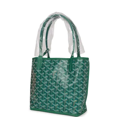 Got the new Coach Swing zip in hunter green before they even put it on  shelves! It's darling, love to strap length and the color is perfect for  fall : r/handbags