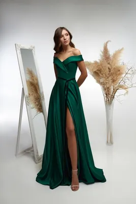 Зеленое атласное платье фото