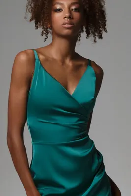 Вечернее зеленое атласное платье мини с объемными рукавами (ID#1724828572),  цена: 1060 ₴, купить на Prom.ua