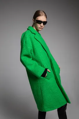 Недорогая Темно-зеленое пальто с натуральным мехом купить с доставкой
