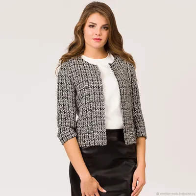 С чем носить женственный жакет в стиле Шанель? | Tweed jacket outfit,  Jacket outfit women, Fashion