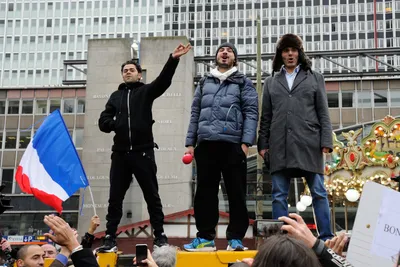 Фотографии: Жамель Деббуз: toujours prêt à dechainer les foules, il rejoue La Marche contre le le racisme!