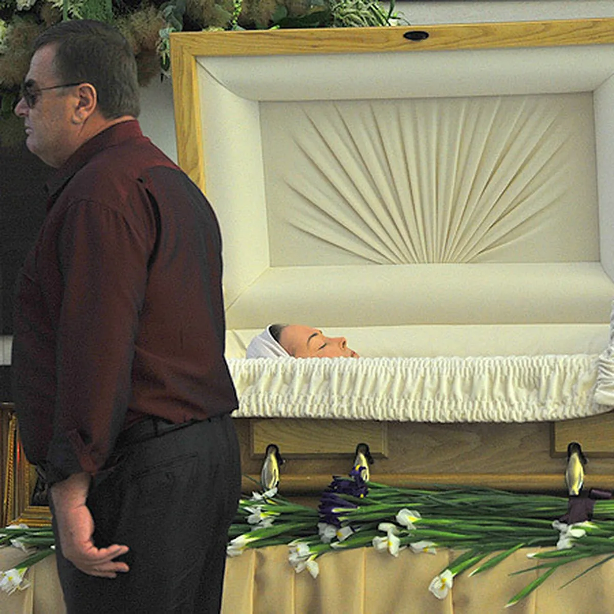 Когда пройдут похороны крокус сити. Похороны Жанны Фриске 2015. Похороны Жанны Фриске фото.