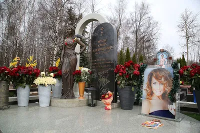 Могила Жанны Фриске: где похоронена певица, как выглядит памятник -  Экспресс газета