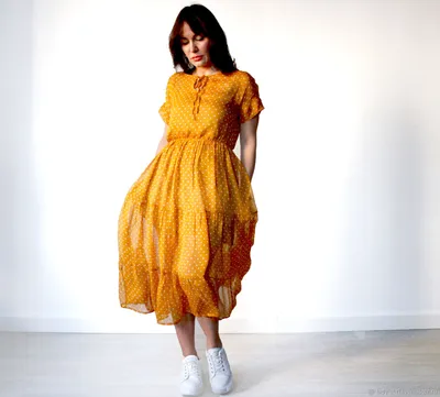 Платье льняное длинное желтое, вышитое Бойаной - стильное льняное платье с  эффектом морщин и оборками.