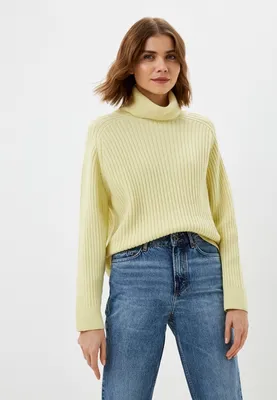 С ремнем, кардиганом или через плечо: как носить свитер этой осенью — идеи  с подиумов модных брендов | WMJ.ru