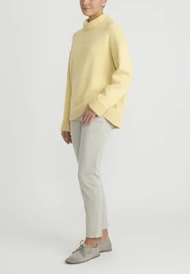 С чем носить: кроссовки, голубая куртка, желтый свитер, джинсы, желтую  сумку | Желтый свитер, Наряды, Наряды разных стилей