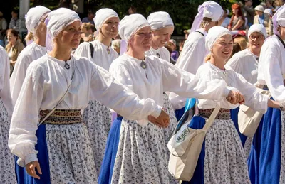 Эти фотографии покажут, как за последнее столетие менялась женская мода /  AdMe