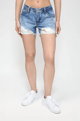 Женские джинсовые шорты до колен фотографии