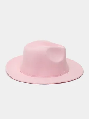 Пепельно-розовая шляпка и черная фетровая шляпа с опущенными полями