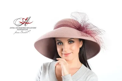 Фетровые шляпки: с чем носить? Примеры образов - 9 шляпок на одной девушке