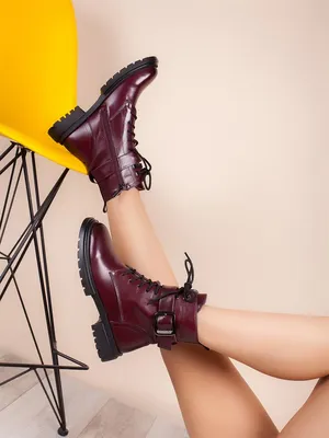 Стоковая фотография 559544002: Красивые женские ноги без обуви. Уход |  Shutterstock