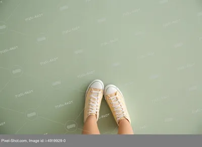 Вид сверху женских ног, изолированных на белом :: Стоковая фотография ::  Pixel-Shot Studio