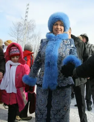 Эмма Уотсон в прозрачном платье, Хайди Клум в перьях, Брук Шилдс в блестках  на вечеринке Элтона Джона после \"Оскара\"