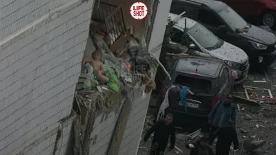 Сидит на краю обломков: в сети опубликовали жуткое фото малыша после взрыва  в России - novosti-rossii - 24 Канал