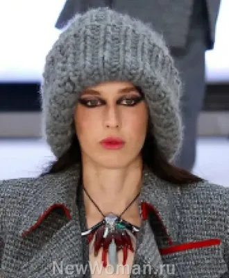 Модные вязаные шапки 2023 для женщин: головные уборы на зиму, тренды