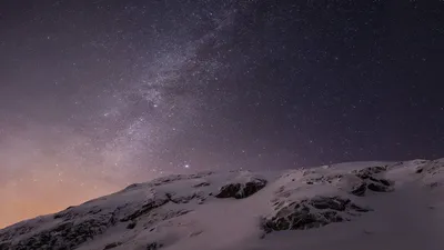 Фото звёздного неба и снежных гор | Обои для телефона